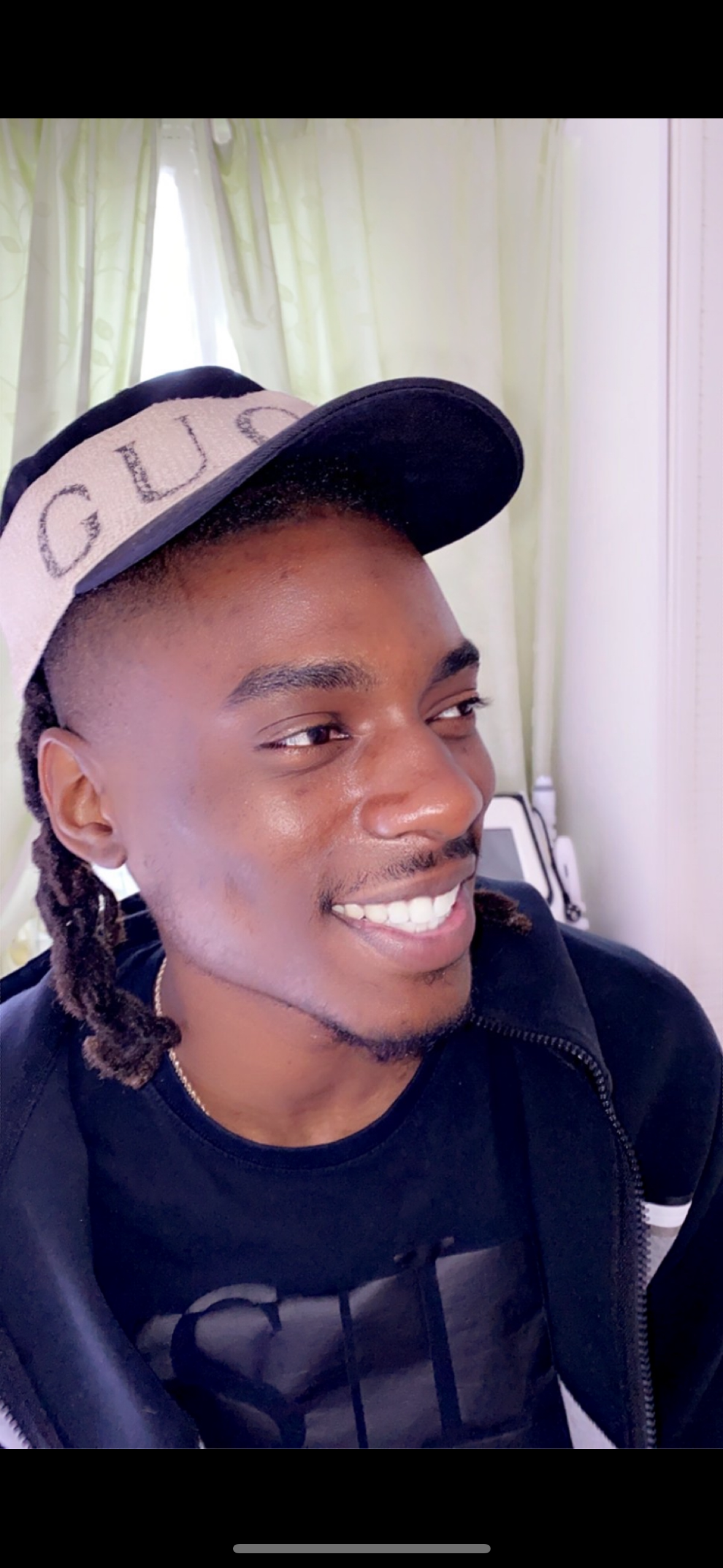 Résultat Retouche Sourire Gambino